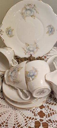 21 pcs Very pretty Vintage Royal Stuart Teaset Pale blue and pink flowers