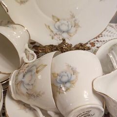21 pcs Very pretty Vintage Royal Stuart Teaset Pale blue and pink flowers