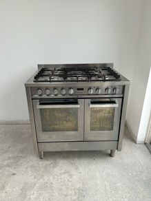 Hotpoint range oven