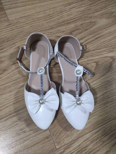 White shoes size34