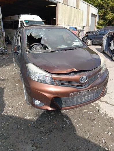 Breaking Toyota vitz 2014 petrol
