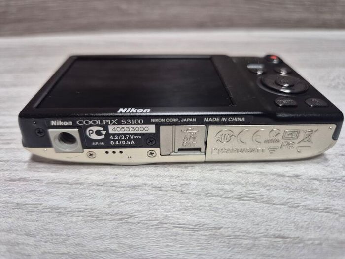 Nikon S3100 Digital Compact Camera Working w/ Nikkor 5x Wide Optical Zoom Lens