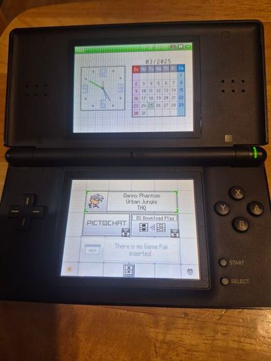 Nintendo DS Lite + Charger + Games
