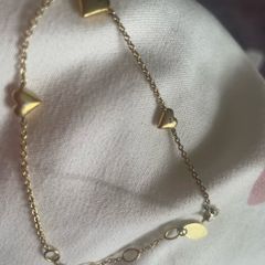 A pretty gold bracelet