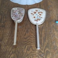 Vintage Mirror & Brush/Free Postage