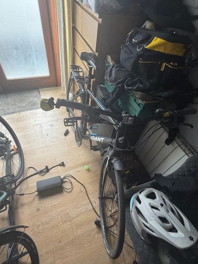 Giant Hybrid Commuter Bike - Large Frame - QUICK SALE
