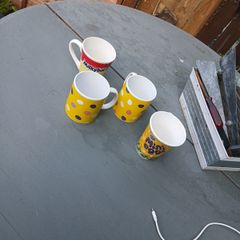 retro mugs
