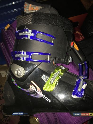 SALOMON sensifit ski boots (MENS 9)
