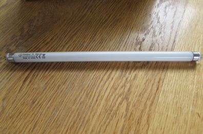 8 W Fluorescent Lamps x 18 for Sale