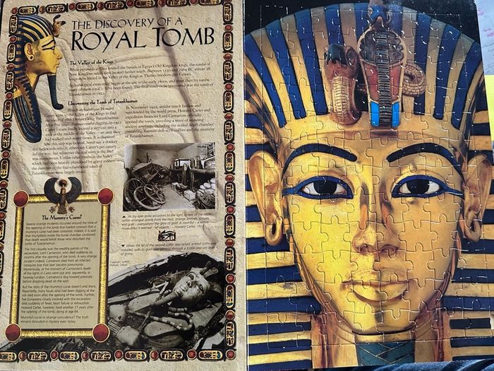 2 hard back collectibles about Egypt. Jigsaw book contains all pieces and both are in near mint condition
