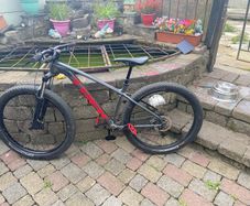 Trek roscoe 6 medium frame .everything is in good condition -dropper post -brakes- and pedals are all fine