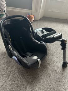 Maxi-Cosi Baby Car Seat with ISOFIX Base