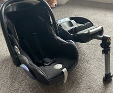 Maxi-Cosi Baby Car Seat with ISOFIX Base