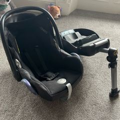 Maxi-Cosi Baby Car Seat with ISOFIX Base