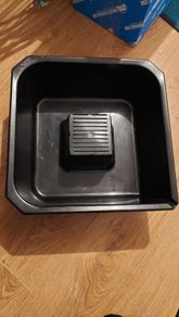 Oil drain tray