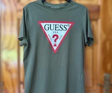 Men's Guess original logo T-shirt. Size Small
