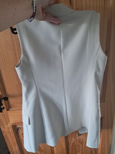Sleeveless blazer