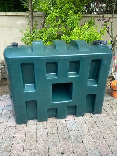 Oil tank