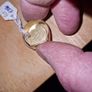 9ct gold gents ring Image 5