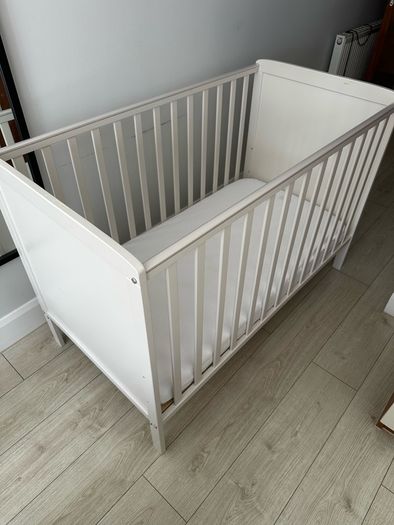 baby cot with mattress