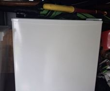 Desktop fridge