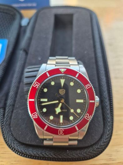 Watchdives 37mm, seiko sweeping second hand quartz