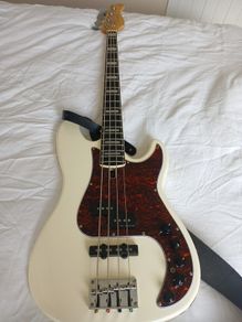 bass guitar
