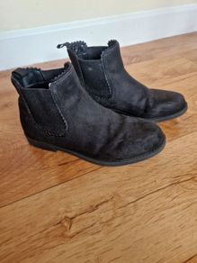 boots for girl size 2 UK