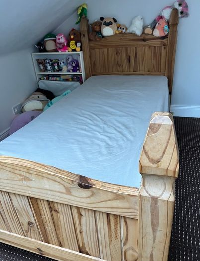 Single bed solid pine wood