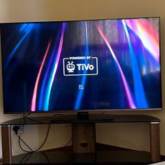 Walker 55 inch WP4K55241BRD smart tv and stand