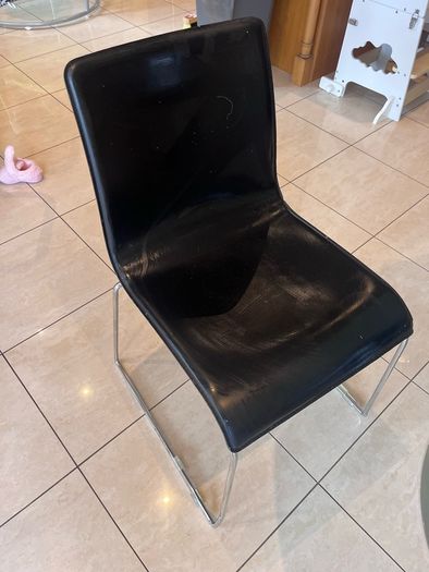 glass table and chairs