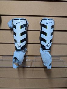 Nike T90 shin guards adults large