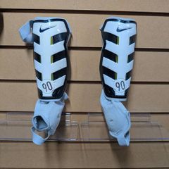 Nike T90 shin guards adults large