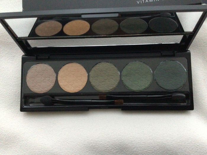 Brand New Note Professional Eyeshadow Long lasting Wet and Dry Formula