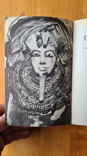 Tutankhamen. Penguin Book. VINTAGE FIRST EDITION 1965. Paperback In Good Condition.