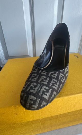 Fendi shoes - sz 39