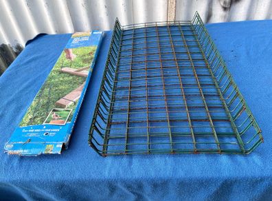 4 Bird table anchor pegs and 4 plant trays