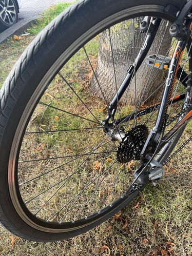 Cube Hybrid Bike 28" 700x35C Shimano Mudguards Lock