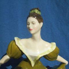 LYNNE (Royal Doulton HN 2329) - a finely produced figurine (1970's / 1980's). 7 3/16" (182mm) height.