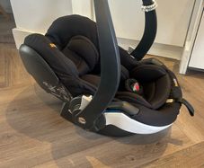 Be Safe Baby car seat AND Be Safe isofix base