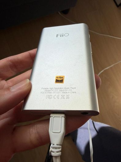 FiiO X1 2nd Gen (FX1221) High-Res Digital Audio Player + Protective Case