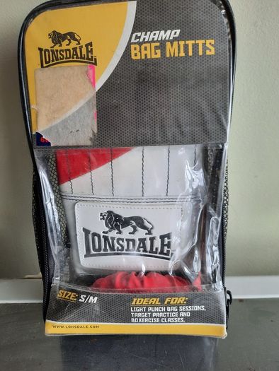 Bag mitts.