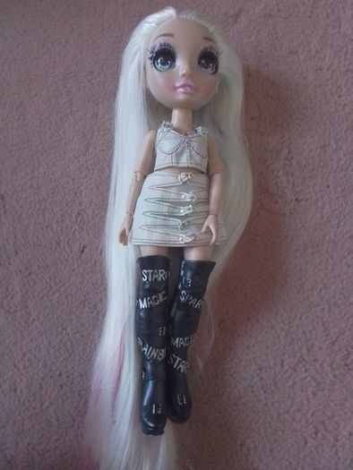 Rainbow High doll, Amaya Raine