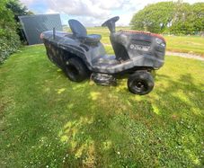 Ride on lawnmower