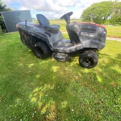 Ride on lawnmower