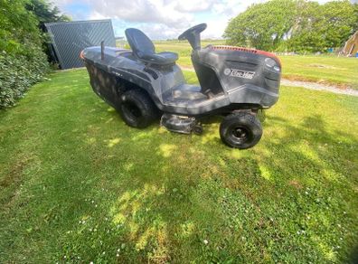 Ride on lawnmower