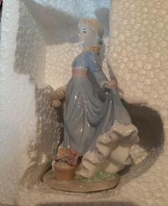 New vintage ornament blue/white girl