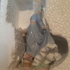 New vintage ornament blue/white girl