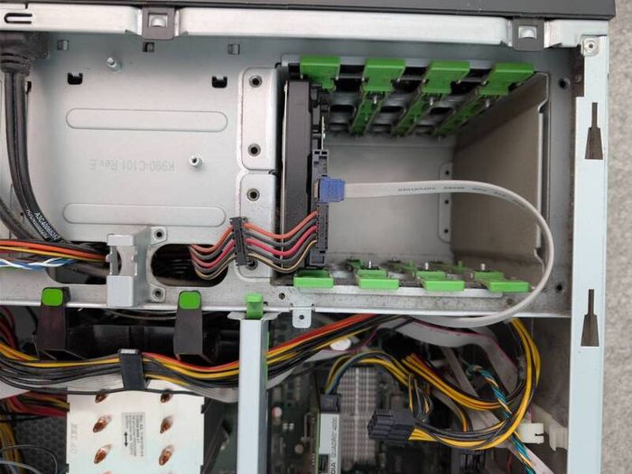 Fujitsu Celsius R570-2 Tower Workstation | Intel Xeon | 8GB ECC DDR3 | 500GB HDD | DVD Drive | Untested | Project/Homelab