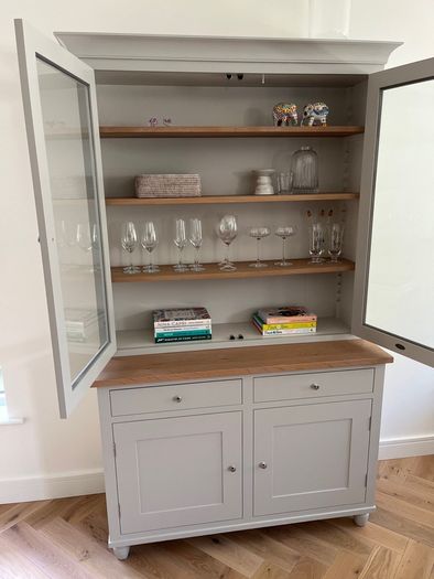 Neptune Dresser